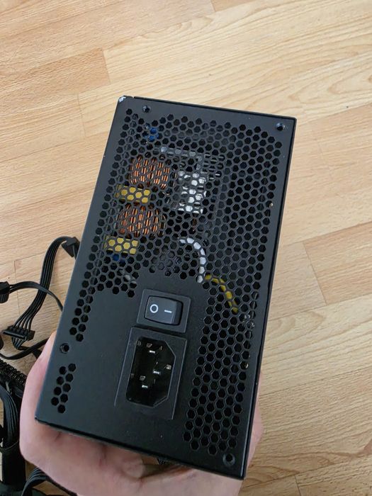 850w 24+8(4+4)/4sata/4molex/8+8pin відео 80PLUS GOLD Стан гарний Блок живлення