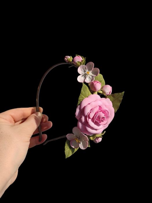 Обруч з квітами на свято весни.Підсніжник,бузок,яблуневий цвіт...