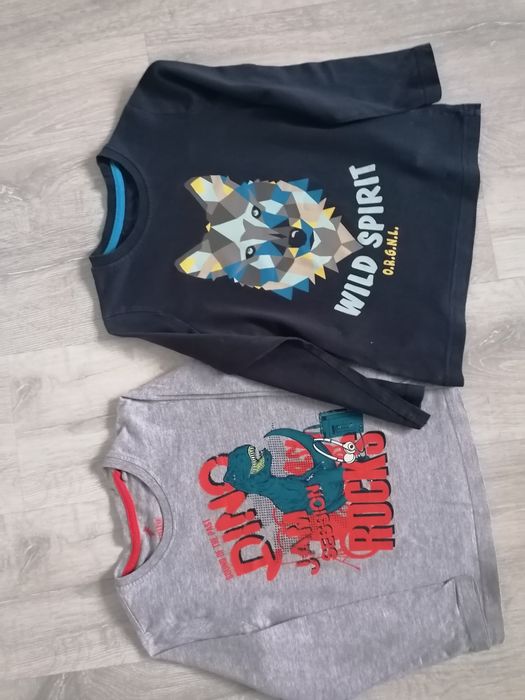 Dwie koszulki z długim rękawem