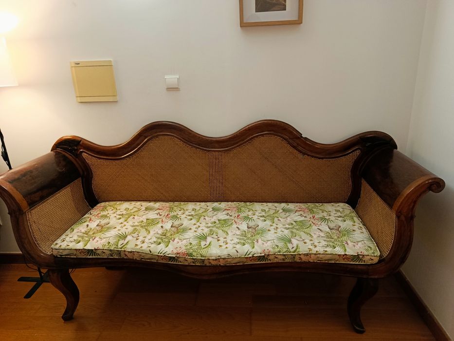 Canapé em pau santo.