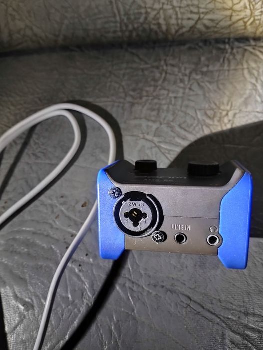 Звукова карта zoom ams-22