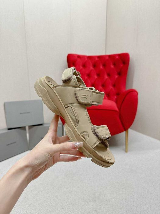 Balenciaga Buty, sandaly klapki, skora 080217
