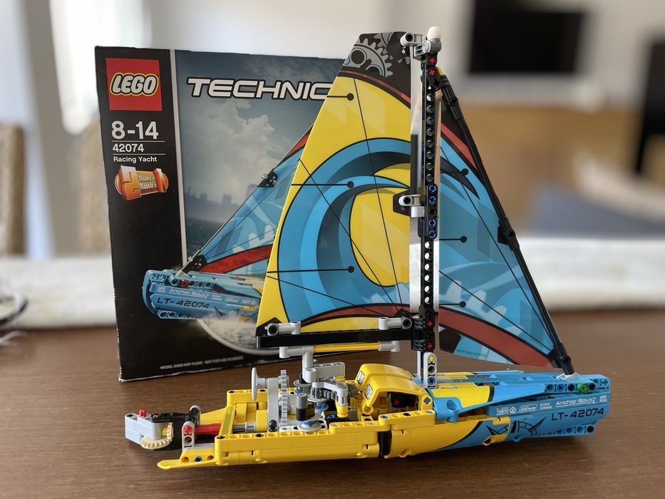 LEGO Technic Racing Yacht 42074 Kit de construção