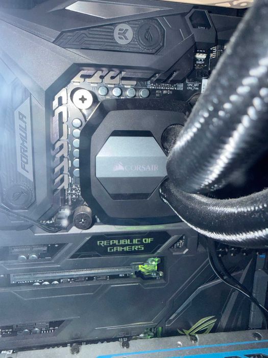 PC com o hardware detalhado nas fotos c/ peças topo de gama hakcintosh