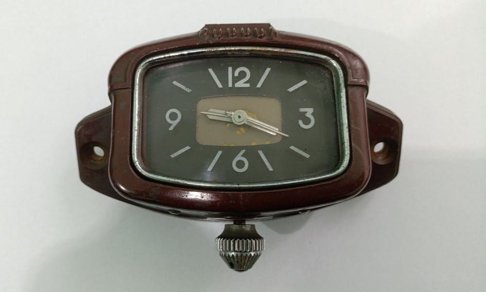 Часы Москвич 403 407 ссср