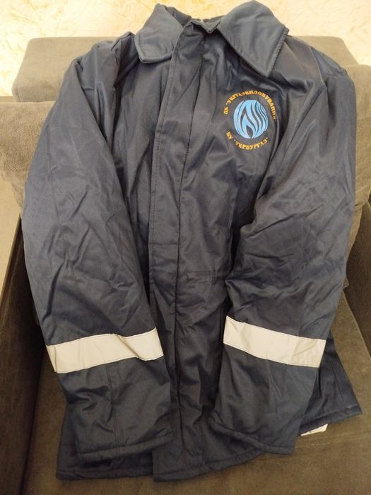 Продам  рабочую зимнюю куртку, спецодежда.