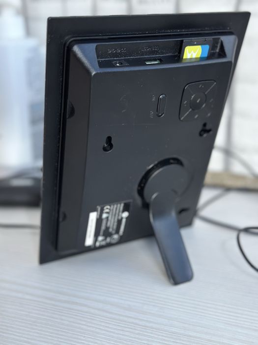 Цифровая фоторамка Motorola MF700/7