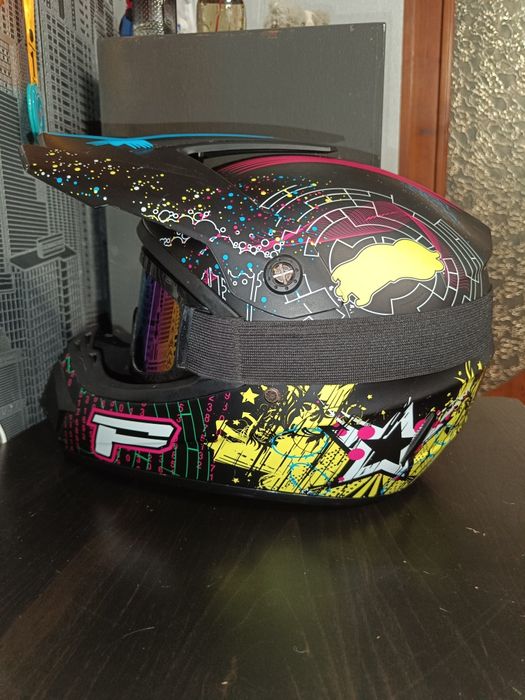 Продам мотошолом з окулярами