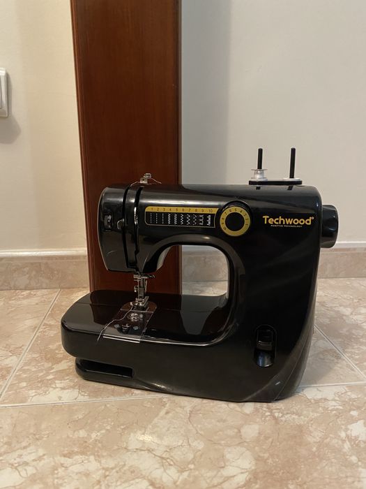 Máquina de Costura Techwood TMAC-906