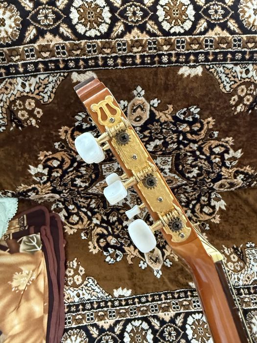 Гітара RENOME 6-и струнна в хорошому стані.