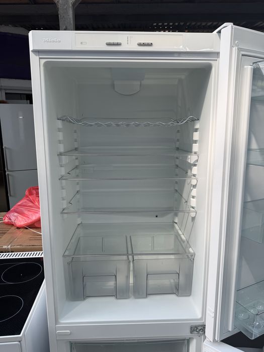 Холодильник Miele KDN12823S-1