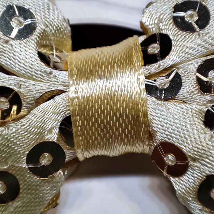 Галстук-бабочка двойная праздничная Украшена золотыми пайетками