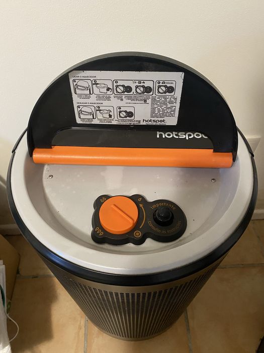 Aquecedor a gás Hotspot com botija de gás cheia.