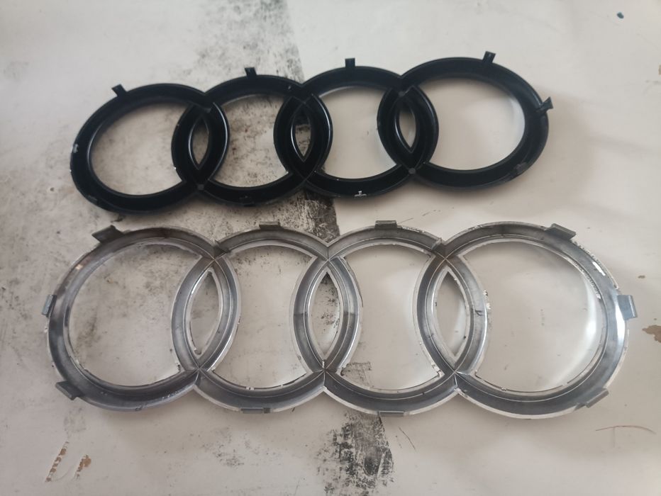 2 emblemas símbolos Audi