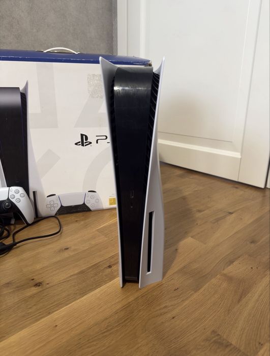 Продам PlayStation 5 Blu-ray Edition в отличном состоянии