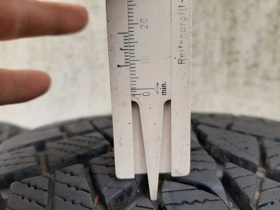2x Opony zimowe 235/55R17 Kumho WinterCraft WP71  / 9mm 2021r