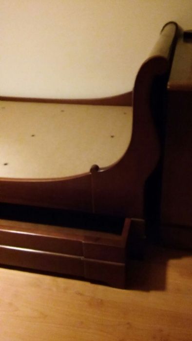 Cama de madeira maciça