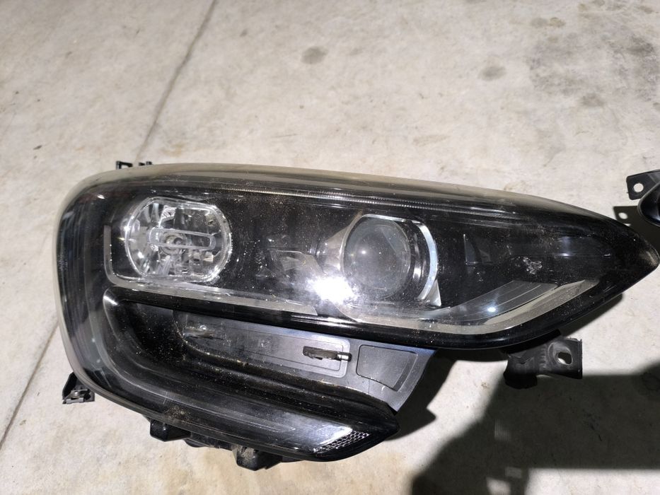 Faróis Renault Megane IV