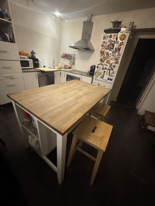 Ilha e 2 Bancos de Cozinha IKEA