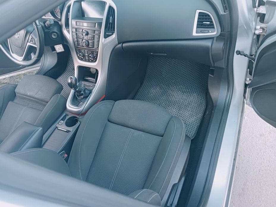 Опель Астра j.2011рік