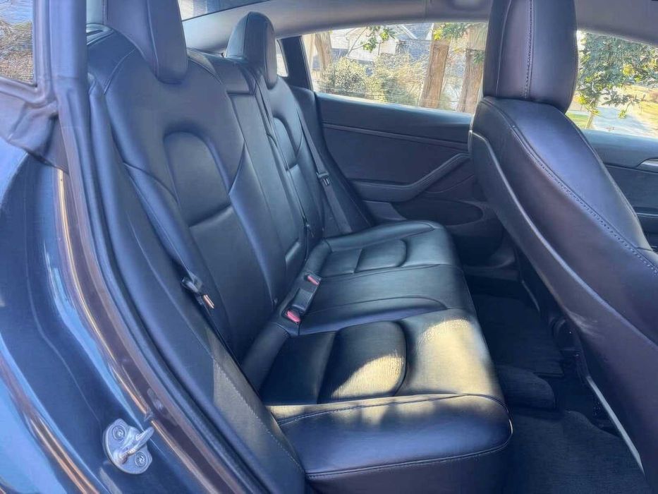 Tesla Model 3 Long Range      2022