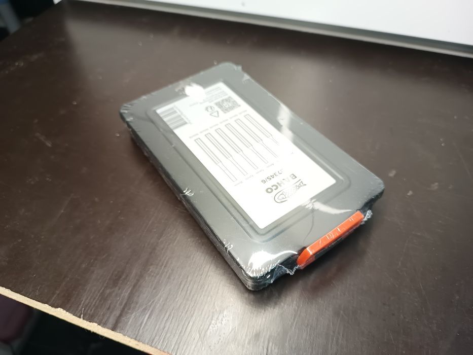 Jogo de punções, saca troços, cavilhas.