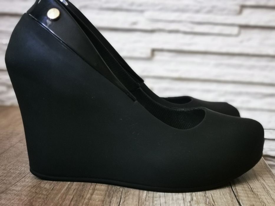 Eleganckie buty na koturnie 36