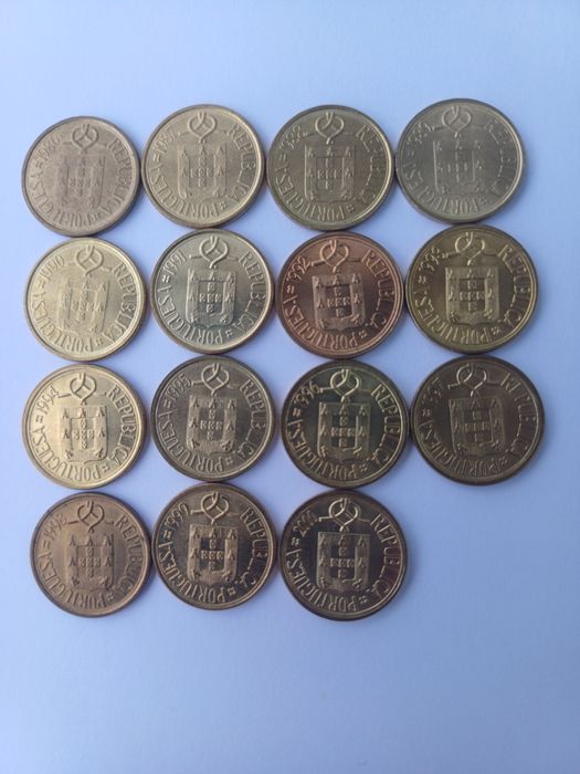 Portugal - Conjunto de 15 moedas de 1 escudo do ano de 1986 a 2000