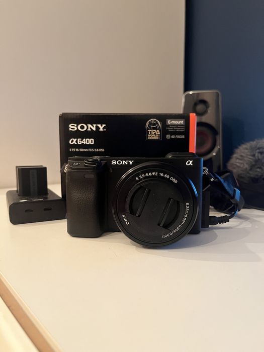 Sony A6400 + obiektyw E PZ 16-50mm f3.5-5.6 OSS + akcesoria