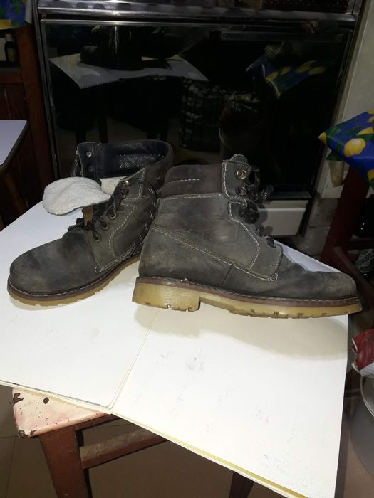 Женские зимние кожаные ботинки 38 раз.