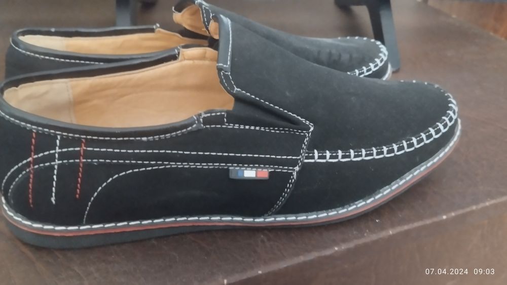 Продам нові . Замш