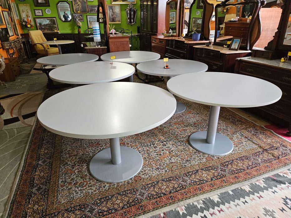 Mesas redondas de reunião - Tampo em madeira e pé em metal - Muito Bh