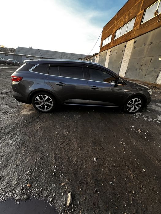 меган 4 повністю обслужений на гарній комплектаціі