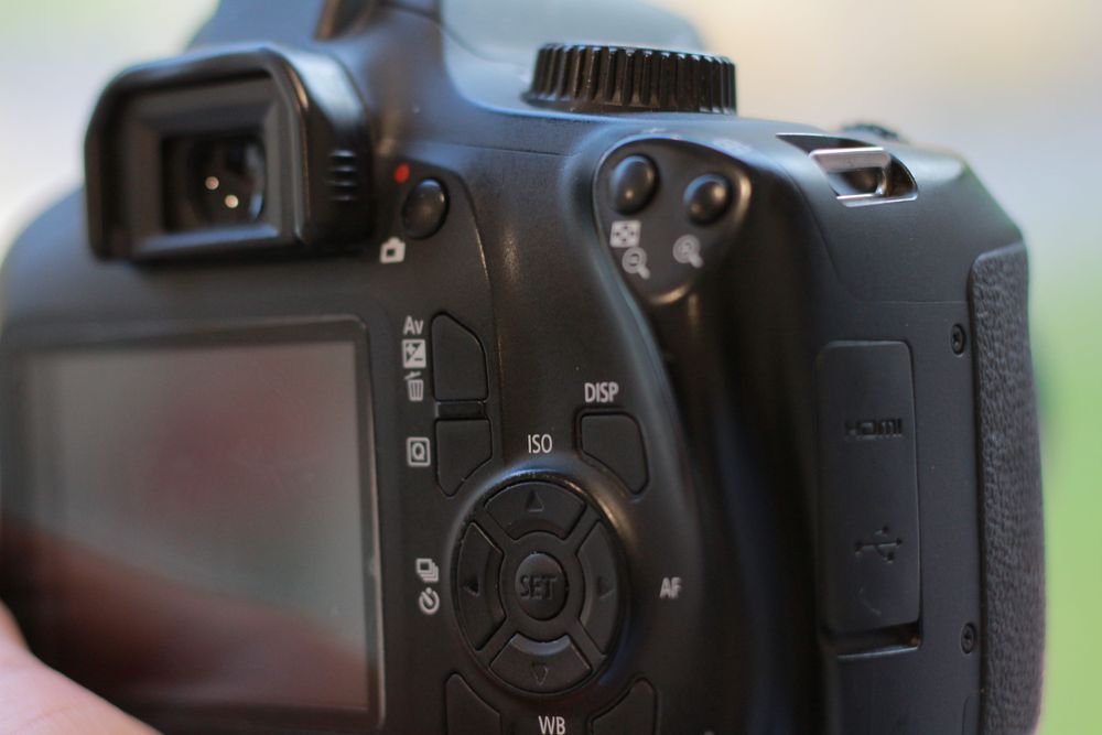 Canon 4000D + 18-55mm (COMO NOVA)