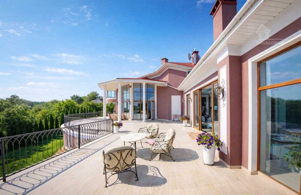 Дом 800 кв. VIP-уровня.Бассейн с подогревом, сауна, бильярд,генератор.