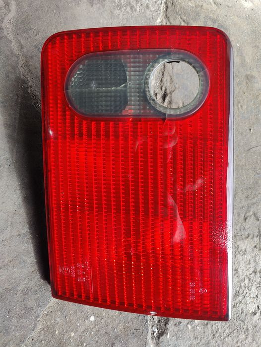 Audi A8 D2 lampa tylna w klapę prawa