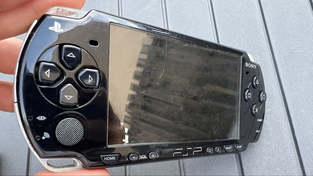 Sony PSP-2008 оригінальна, частково робоча