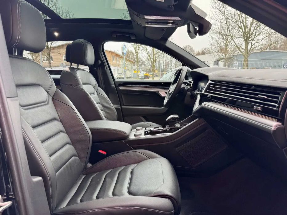 Volkswagen Touareg      2022