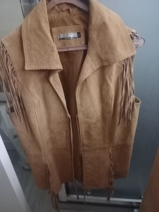 Coletes de Pele com franjas bastante bonitos e com pouco uso