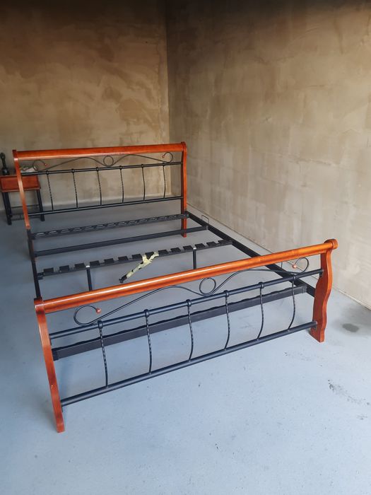 Łóżko 200x160 plus stolik nocny