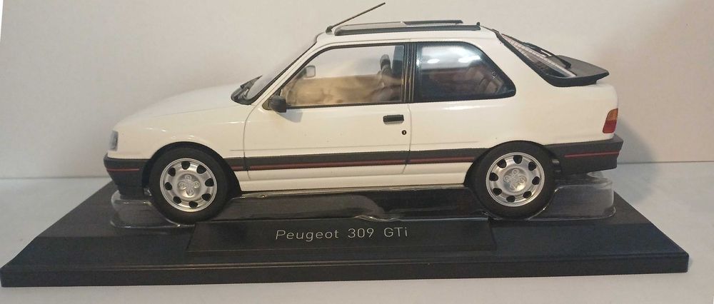 1/18 Peugeot 309 GTI br - Norev