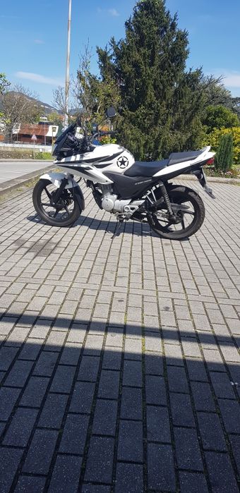 Vendo Honda CBF125 4 tempos.