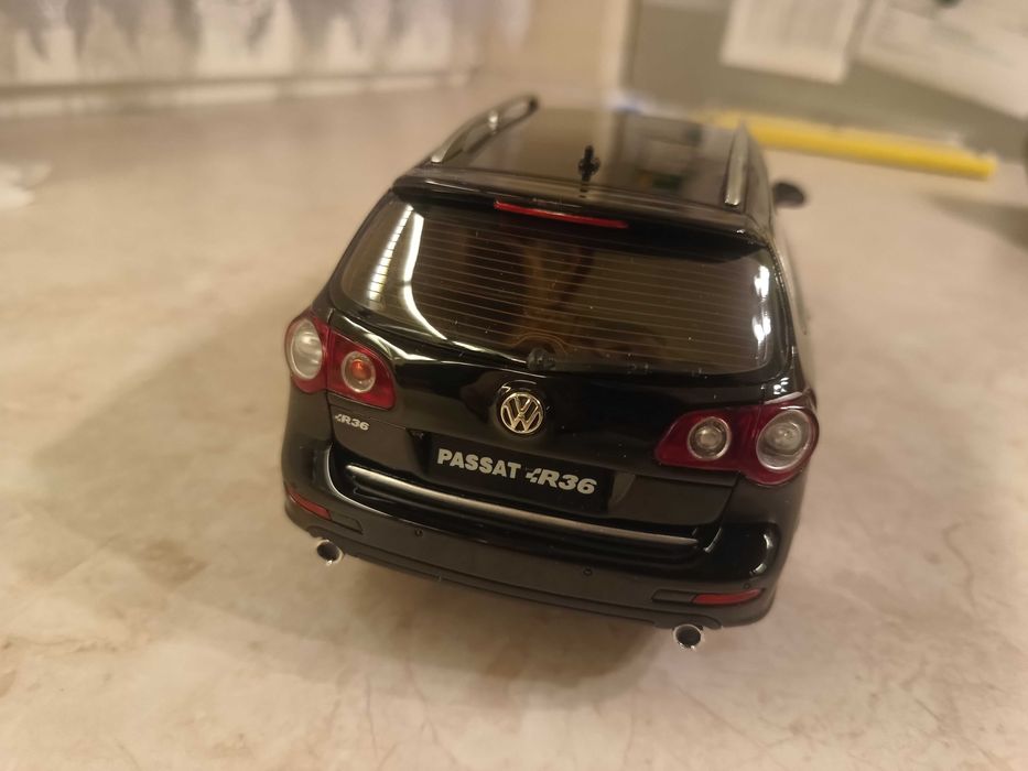 VW PASSAT E36 b6 , - Otto Mobile 1:18 jak nowy!