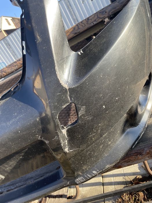 Продам передний бампер на Toyota Avensis 3 T27