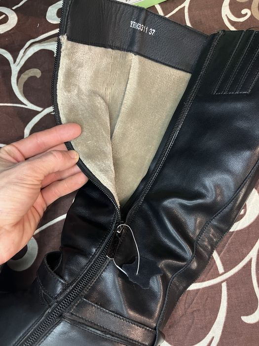 Шкіряні жіночі чоботи.