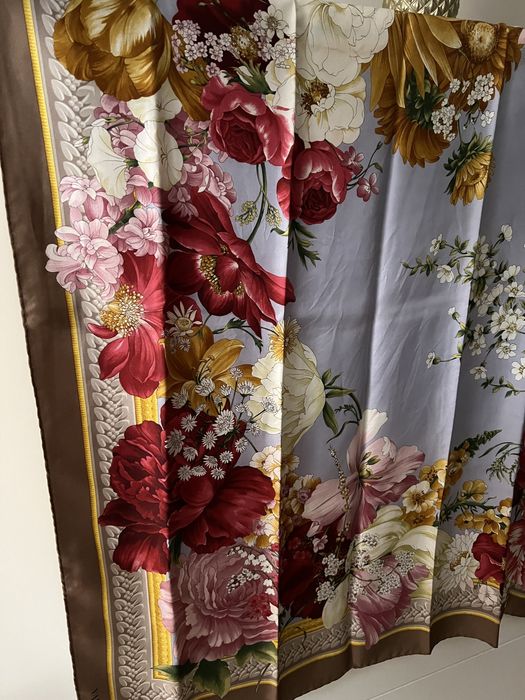 Lenço Valentino sem uso