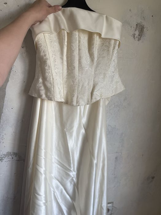 Корсет та спідниця