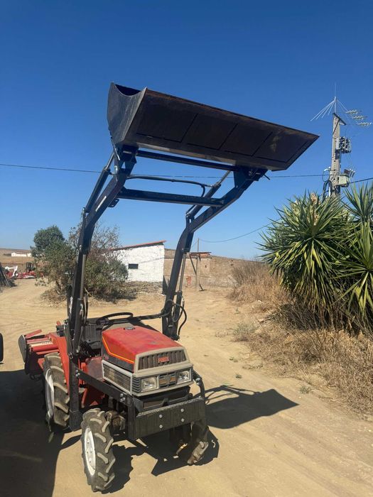 Yanmar F165 (17 cv), 4x4, carregador frontal NOVO a estrear e fresa.