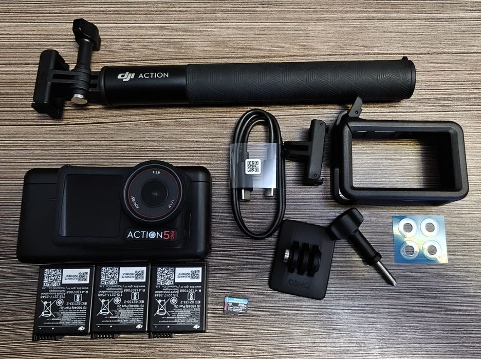DJI Osmo Action 5 Pro Adventure Combo + аксессуары