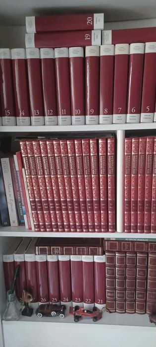 Enciclopédia e outros livros